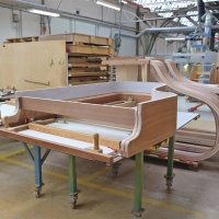picture_HDH_article_piano_001<br><span style='float:right; font-size:11px;font-weight:normal;'>© www.holzindustrie.de</span>